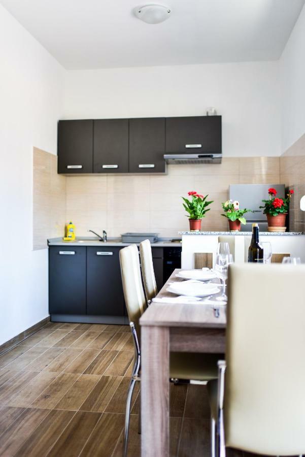 City Apartment 4You Zara Esterno foto